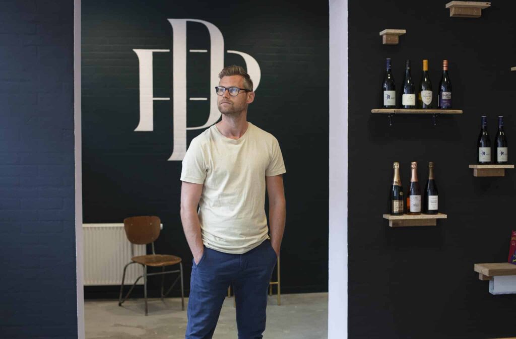 Mikael Kvist Laursen i butikken inden åbning